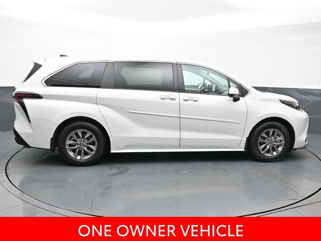 2024 Toyota Sienna XLE 8