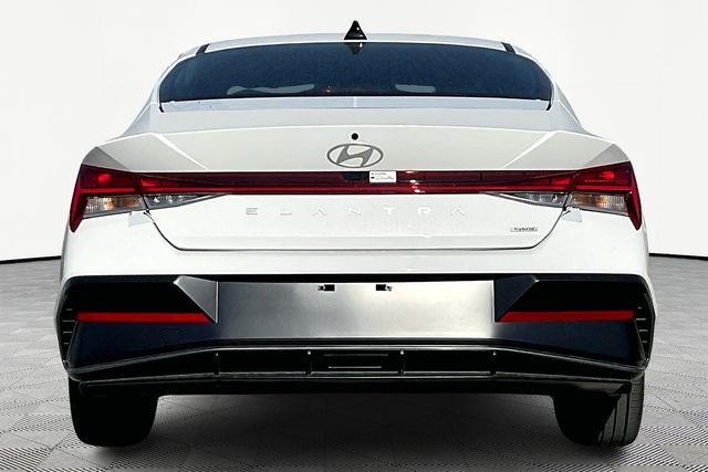2025 Hyundai Elantra Hybrid Limited photo