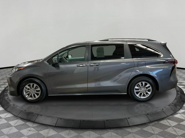 Magnetic Gray Metallic 2025 Toyota Sienna Minivan Front-Wheel Drive Continuously Variable Transmission