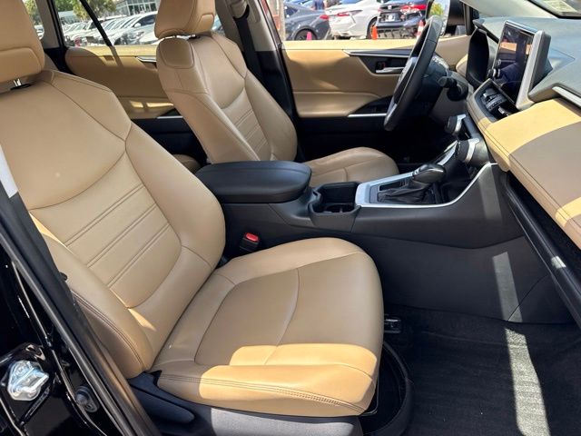 2025 Toyota RAV4 XLE Premium - Photo 13