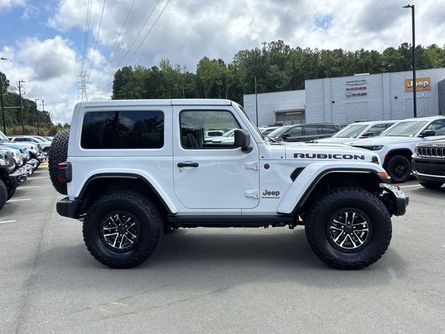 New 2025 Bright White Clear-Coat Exterior Paint Jeep Rubicon X image 14