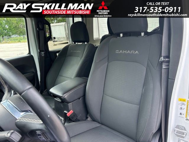 Used 2019 White Jeep Unlimited Sahara image 9
