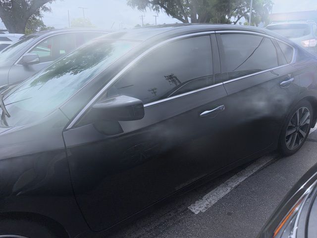 2017 Super Black Clearcoat Nissan Altima 2.5 SR FWD Sedan