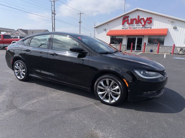 2015 Chrysler 200 S Sedan FWD
