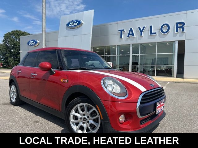 Chili Red 2017 MINI Cooper 4-Door Hatchback FWD Hatchback Front-Wheel Drive 7-Speed Automatic