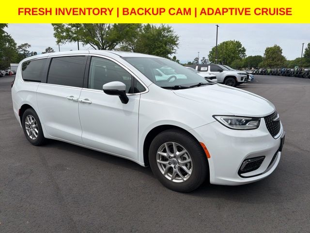 Bright White Clearcoat 2023 Chrysler Pacifica Touring L FWD Minivan Front-Wheel Drive 9-Speed Automatic