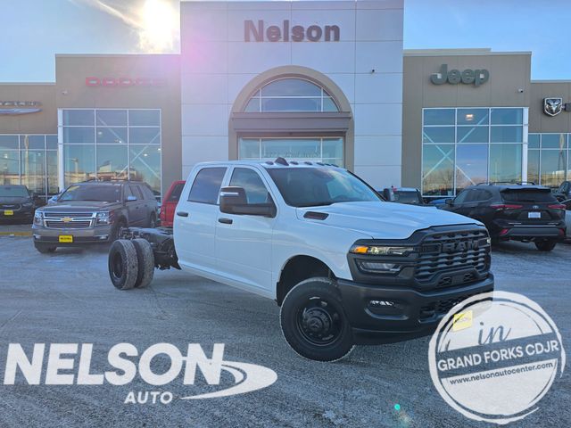Bright White Clearcoat 2026 RAM 3500 Chassis Pickup Truck Four-Wheel Drive 8-Speed Automatic