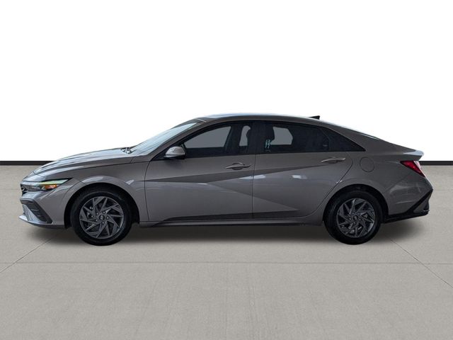2024 Hyundai Elantra SEL Silver at Community Toyota