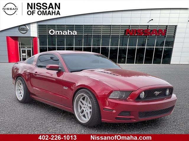 2014 Ford Mustang Rojo (Ruby Red Metallic) Coupé Tracción trasera 6 velocidades Manual