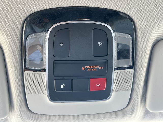 Used 2025 Green Hyundai SEL image 30
