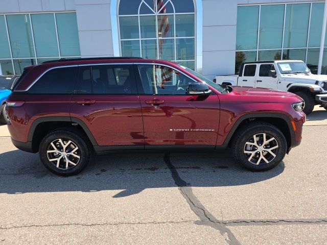 2025 Jeep Grand Cherokee Limited - Velvet Red Pearlcoat exterior view 4