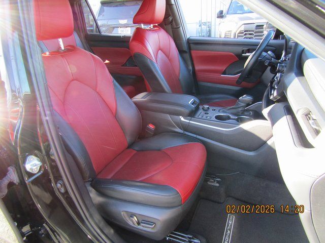 used 2023 Toyota Highlander car, priced at $36,999