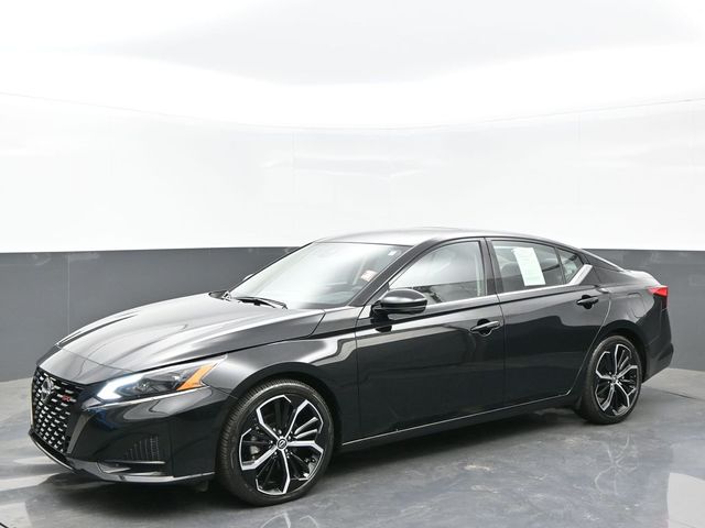 2024 Super Black Clearcoat Nissan Altima 2.0 SR FWD Sedan