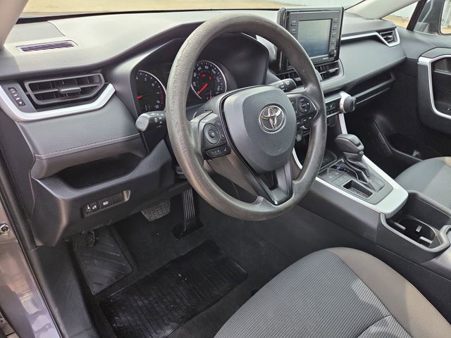 2022 Toyota RAV4 LE - 10