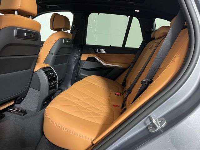 Used 2026 Gray BMW xDrive40i image 19