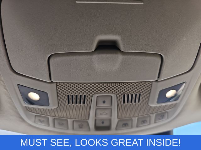 Used 2022 White Lincoln Reserve image 24