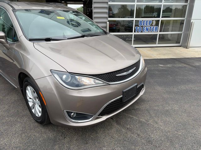 2017 Chrysler Pacifica Touring L - 4