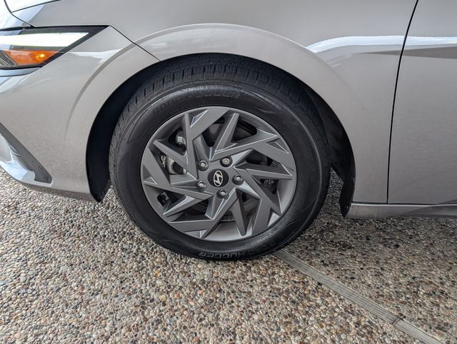 2024 Hyundai Elantra SEL Silver at Community Toyota