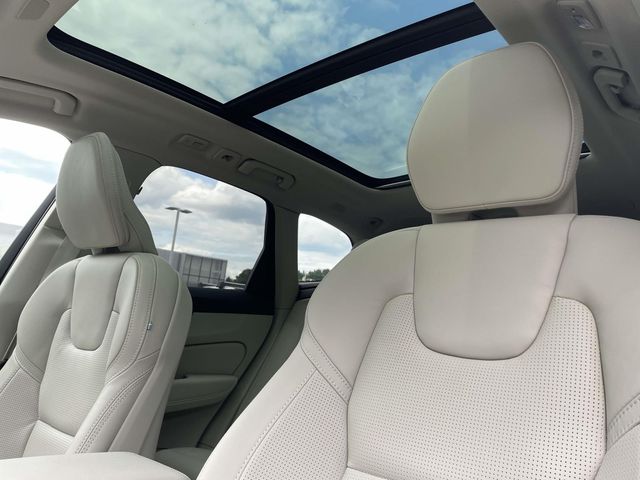 New 2026 White Volvo T8 Ultra image 16