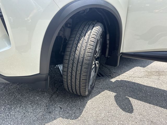 Used 2023 White Nissan SV image 30