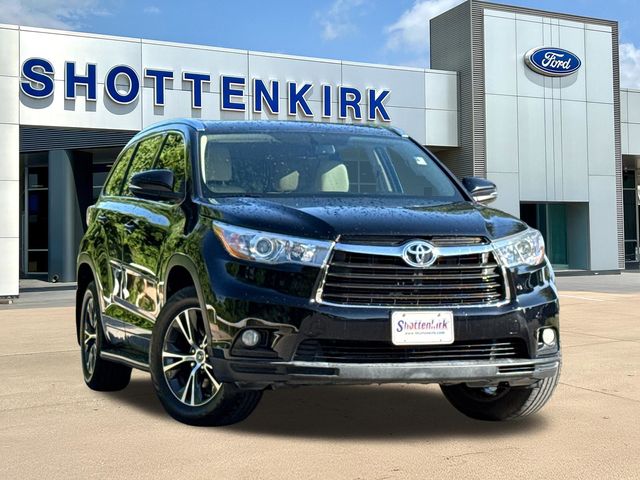 Midnight Black Metallic 2016 Toyota Highlander SUV / Crossover Front-Wheel Drive 6-Speed Automatic Overdrive