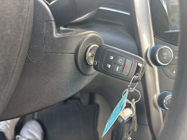 Used 2014 White Chevrolet LT image 21