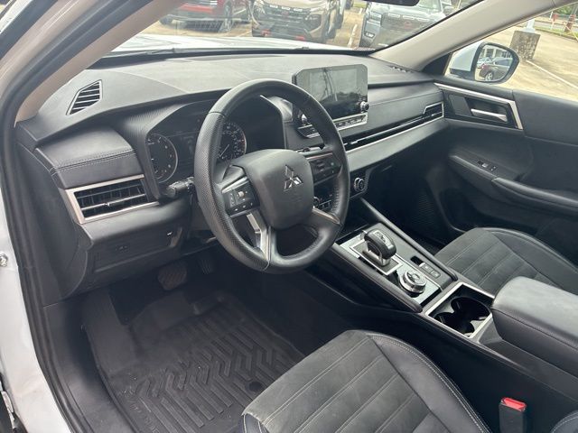 2024 Mitsubishi Outlander SE  at Royal Nissan