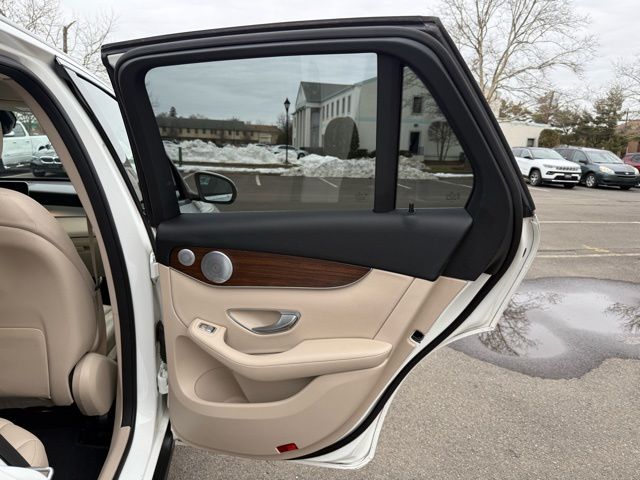 2021 Mercedes-Benz GLC