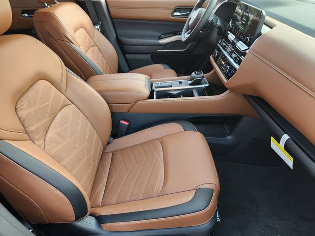 2025 Nissan Pathfinder Platinum photo 7