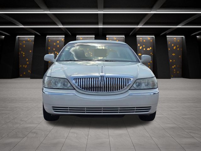 Used 2006 Lincoln Town Car Sedan