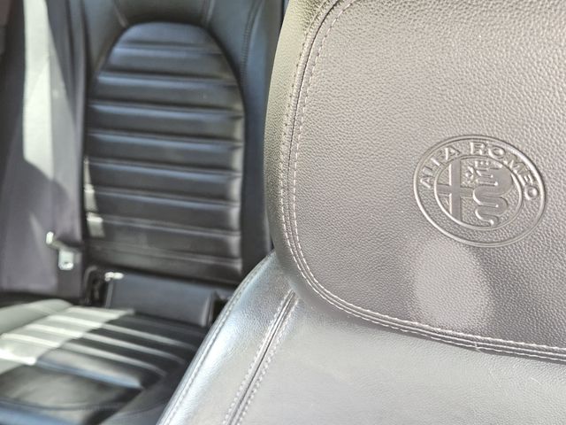 2023 Alfa Romeo Stelvio thumbnail 17