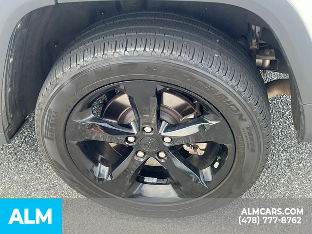 Used 2025 White Jeep Limited image 24