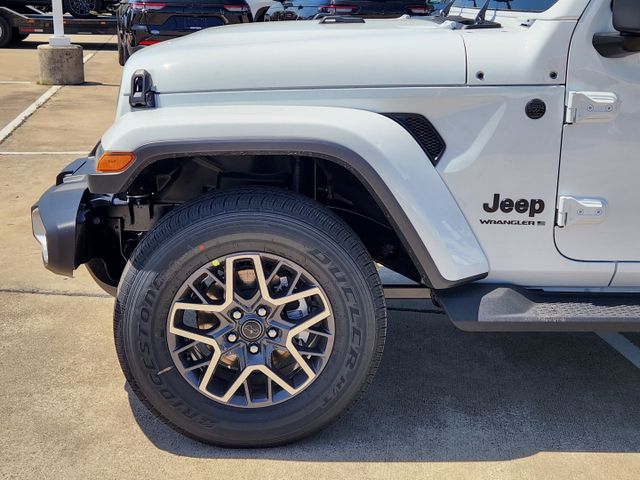 2025 Jeep Wrangler Sahara photo