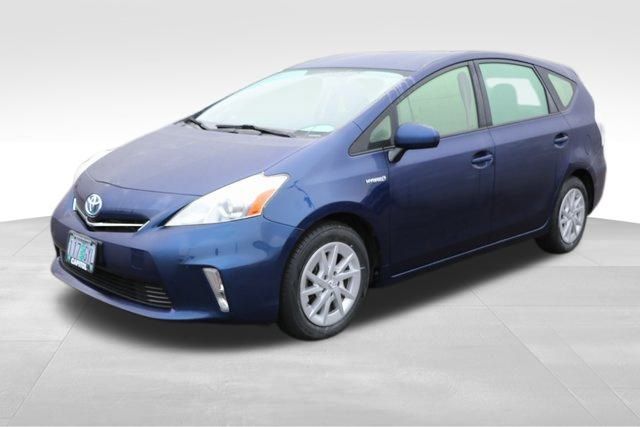 2014 Toyota Prius v Two 21