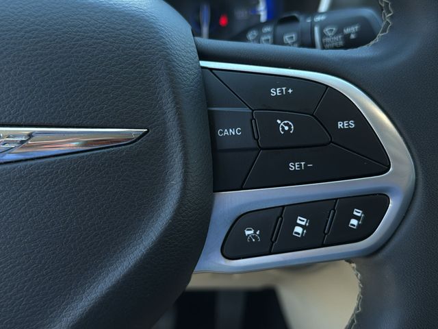Used 2024 Black Chrysler Touring L image 29