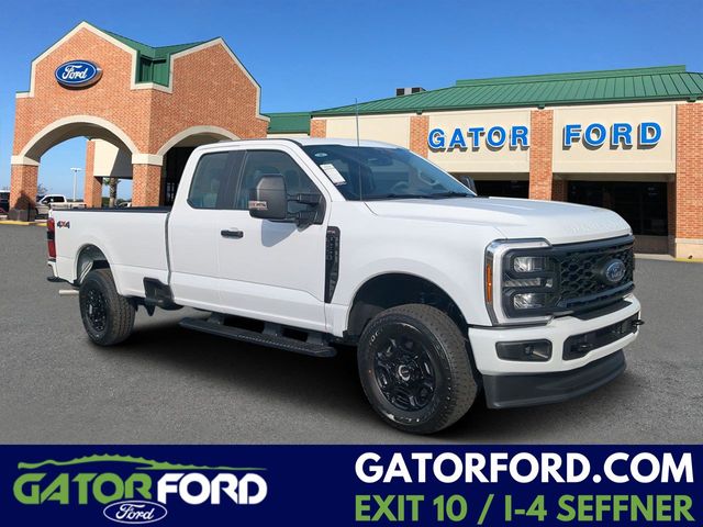 Oxford White 2026 Ford F-250 Super Duty Pickup Truck Four-Wheel Drive Automatic