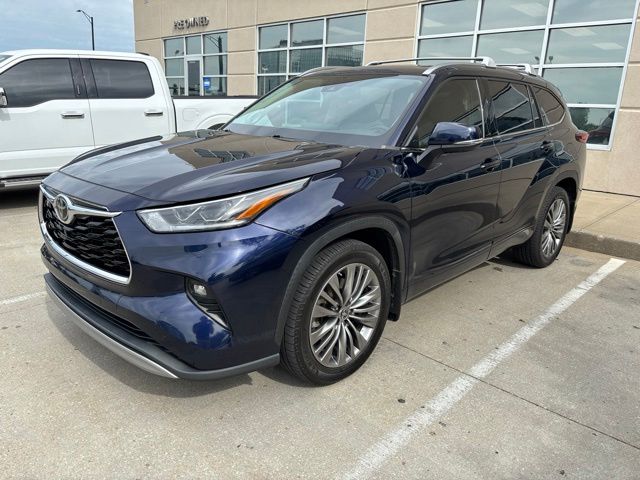 Used 2021 Toyota Highlander Platinum with VIN 5TDFZRBH3MS104797 for sale in Kansas City