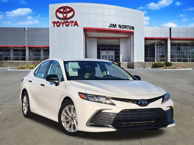 2023 Toyota Camry LE's photo