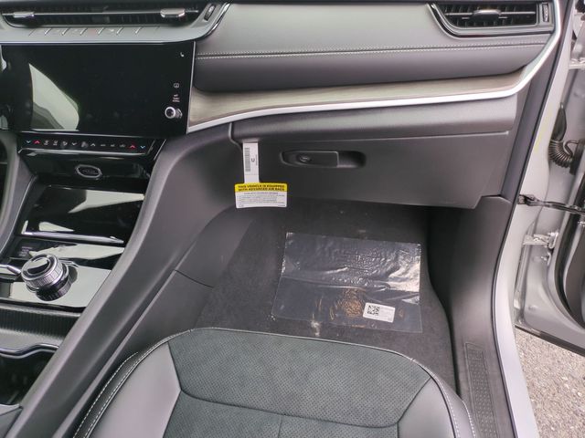 new 2026 Jeep Grand Cherokee car, priced at $41,127