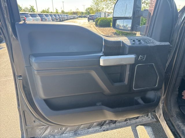 2020 Ford F-350SD Lariat photo