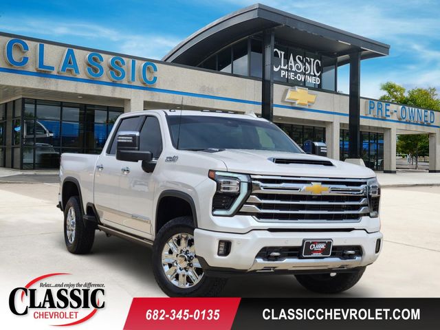 White (Iridescent Pearl Tricoat) 2024 Chevrolet Silverado 2500HD High Country Crew Cab 4WD Pickup Truck Four-Wheel Drive Automatic