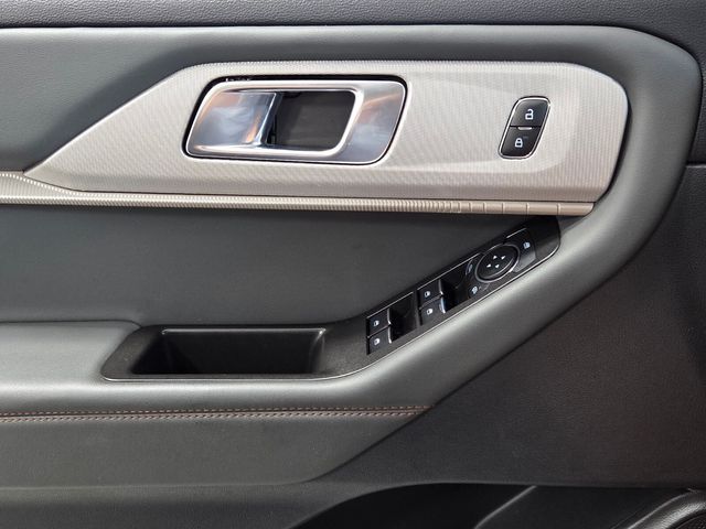 Used 2025 Ford Explorer SUV