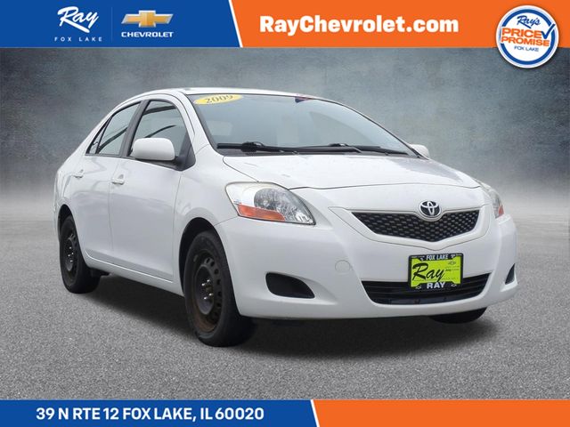 White 2009 Toyota Yaris Base Sedan Front-Wheel Drive 4-Speed Automatic