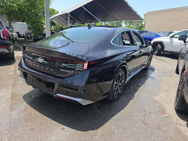 Used 2024 Blue Hyundai SEL image 4