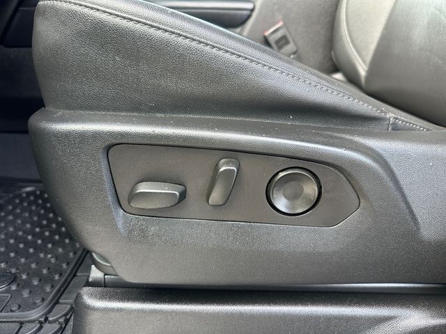 Used 2023 White Chevrolet LT image 19