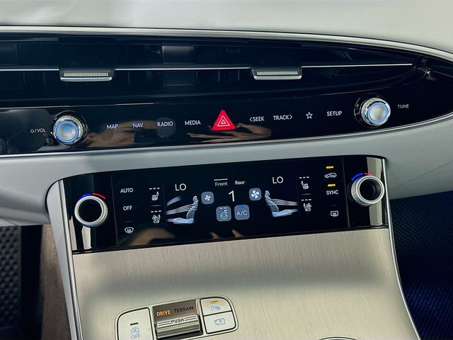 Thumbnail: 2026 Genesis GV70 - 14