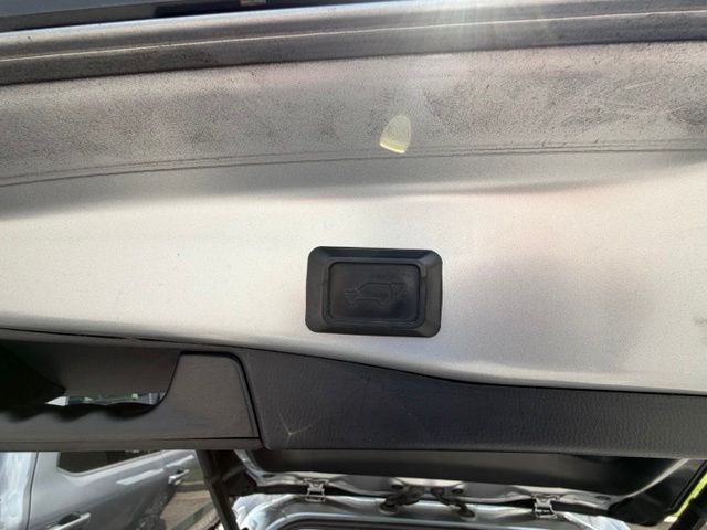 Used 2020 Silver Toyota XLE Premium image 20