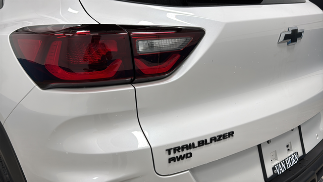 New 2026 Iridescent Pearl Tricoat Chevrolet RS image 38