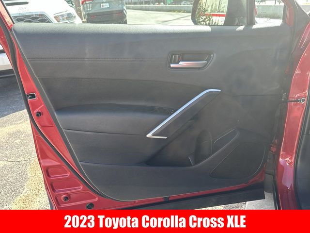 2023 Toyota Corolla Cross XLE 4