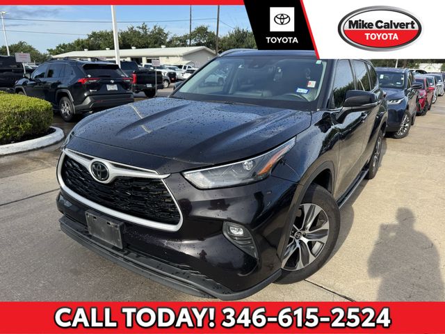Amber 2022 Toyota Highlander XLE FWD SUV / Crossover Front-Wheel Drive 8-Speed Automatic